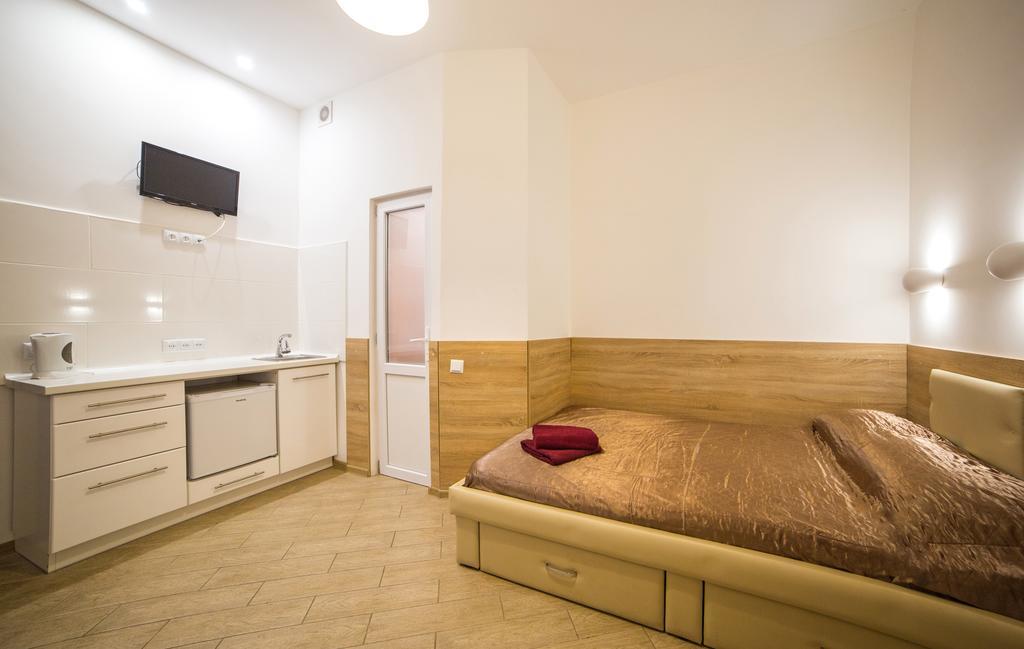 Mini Economy Apartments - Chornovola Avenue - 2 Minutes To The Opera House Lviv Extérieur photo