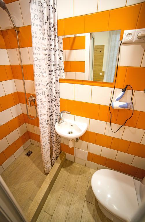 Mini Economy Apartments - Chornovola Avenue - 2 Minutes To The Opera House Lviv Extérieur photo